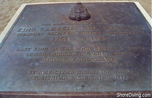 A beach-side plaque commemorating King Kahekili's reign from 1766 - 1793.
