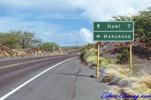 The entrance is very easy to locate.  Take a left and travel to the T in the road; turn right, and after about 100yds, you'll find the parking area.