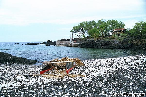 Here, the entry is quite easy: just walk down the shore and ease your way into the water.  You'll find the best diving around the point to your right.  Be aware of small boat traffic.