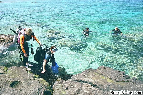 The dive entry is one of the nicest lava-ledge entries you'll find on the island.  Have your buddy help you step down to the water level, then gently slip into the water.  Wear a good pair of leather diving gloves as you enter since there are sea urchins poking out in the nooks and crannies.  As with all entries and exits during rougher seas, be especially careful.  The lava here is not sharp, but it is hard!