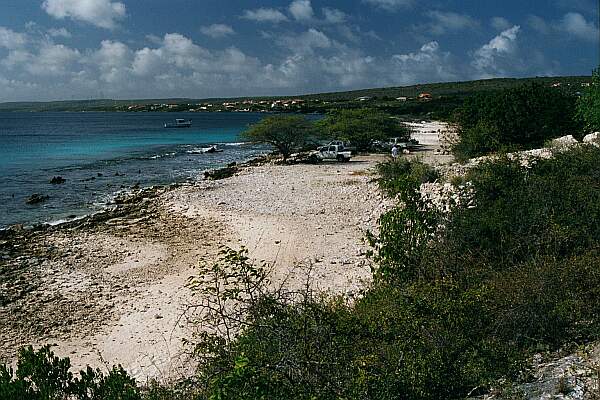 or, if your vehicle can handle the beach road to the upper right, there is parking right next to the entry point.