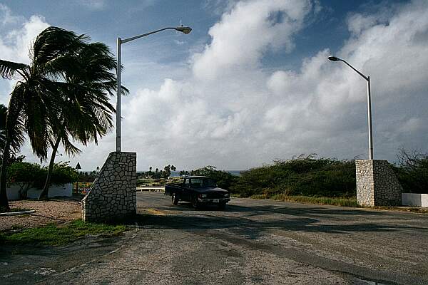 Finding this entrance is easy for the locals.  For you, watch your map and GPS carefully as you wind your way through countryside and neighborhoods.  Once down into the park area, continue South between the ball park and the neighborhood to get to the beach.