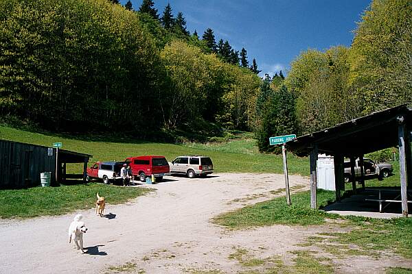 A small gravel lot has plenty of parking for this seldom-used park.