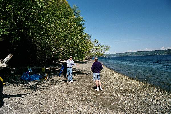 The logs are well-placed for setting up gear, and the entry is gravel.