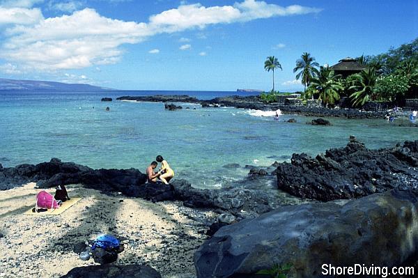 There is just a small lava beach area on this side, with the entry on the other side.