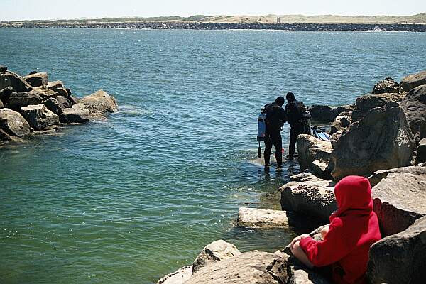 Diving at high slack tide is the easiest.  Gently work your way over the rocks to the small 'platform' shown here.  It's not a beginner entry/exit, but it's do-able!