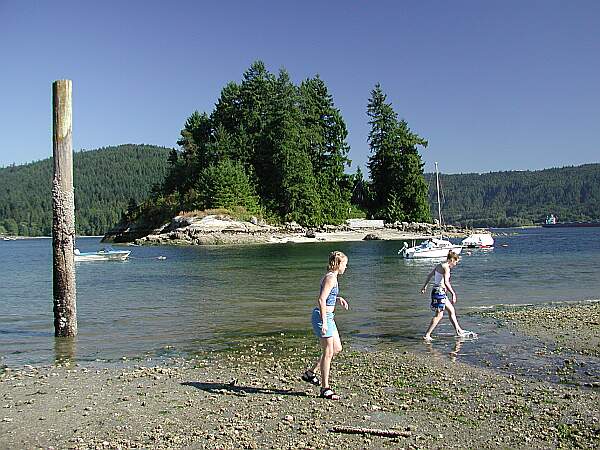 The entry is very easy.  Grey Rocks Island hides the smaller White Rock.