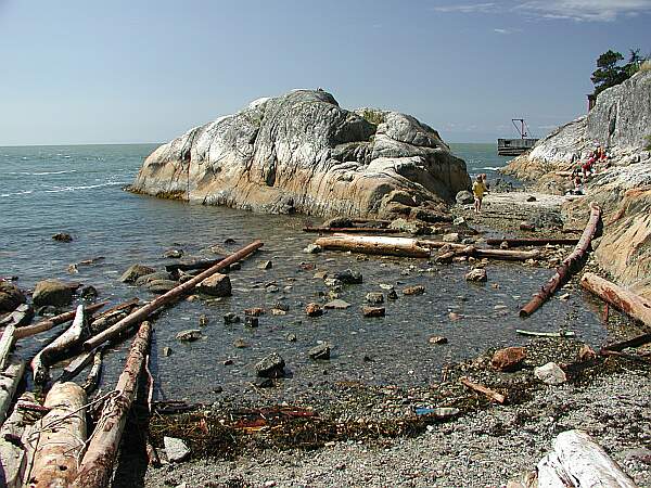 This is a great protected entry on calm days.  Be aware that you are especially vulnerable to current in this area.  Always dive it with an experienced diver first!