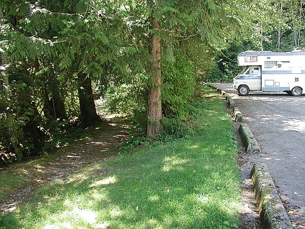 Head down this trail for about 100 meters, and you'll see the opening to a cobblestone beach.