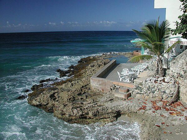 The restaurant is to the right, and the entry is at the bottom of the picture.  Although the sea looks calm, the few swells you see are actually quite powerful.