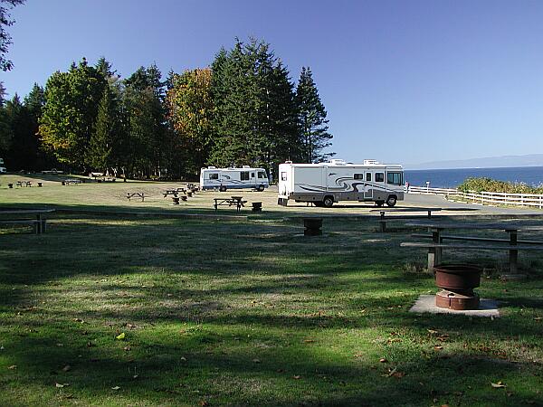 There are camp sites everywhere throughout the park, and parking spaces are easily found for the visitor.