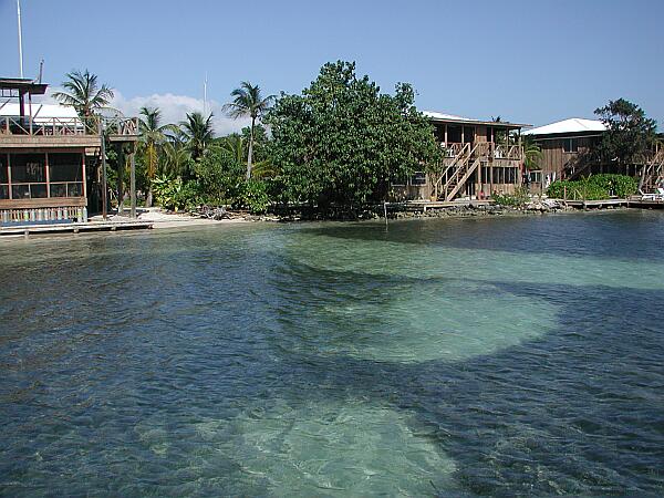 Looking back toward the resort, you can see the beginning of the sandy path found in the previous picture.