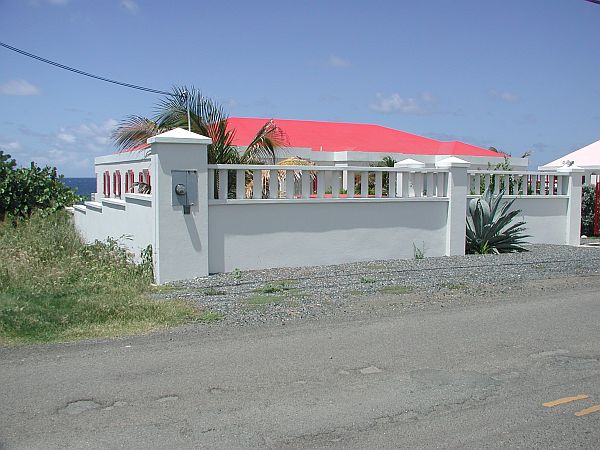 Look for the red roofed house.  This is a private rental residence, so you won't be able to make it to the beach without the owner's permission.