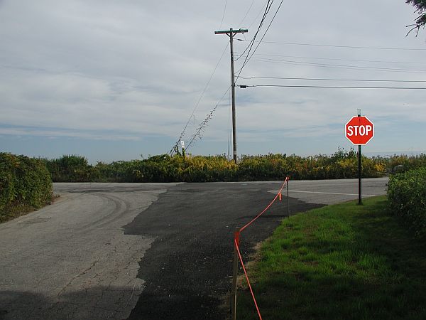 Here's the end of the road as noted in the directions.  Make a left here to get to the parking on the next street over.