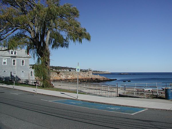 There are a few metered parking areas on both sides of the street.  During the summer, these are almost impossible to get, so arrive there early!