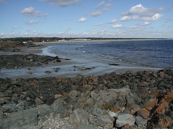 This is the condition at low tide.  An easy hike down the sandy shoot, but a bit more difficult around the high tide since rocks and crevices are difficult to see.